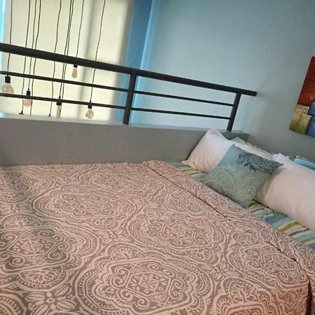 Loft Condo Beside Shangri-La Fort Manila Kültér fotó