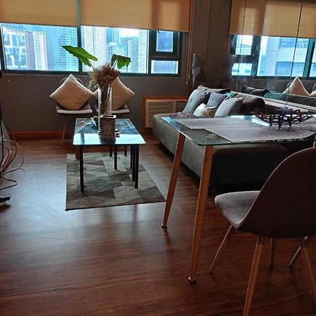 Loft Condo Beside Shangri-La Fort Manila Kültér fotó