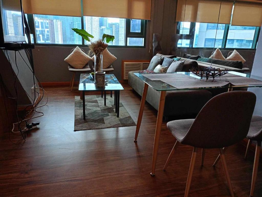 Loft Condo Beside Shangri-La Fort Manila Kültér fotó